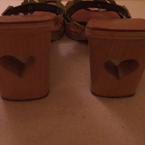 Sandals - Picture 3 of 3